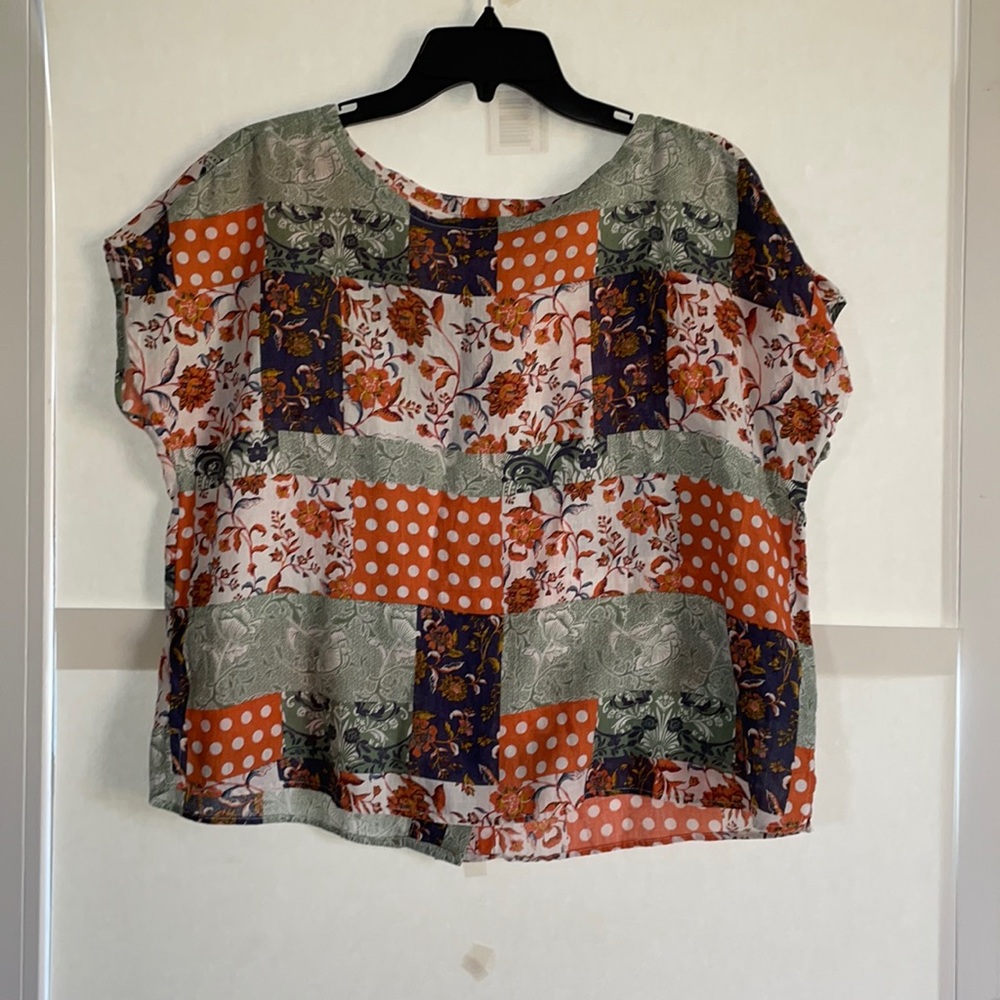 NWOT Nicole Miller 100% Linen Back Button Top Size Small